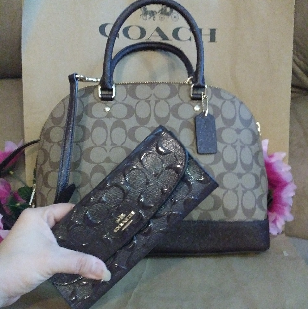 SOLD !!! Coach large  tote purse bag w/ wallet - Picture 5 of 8
